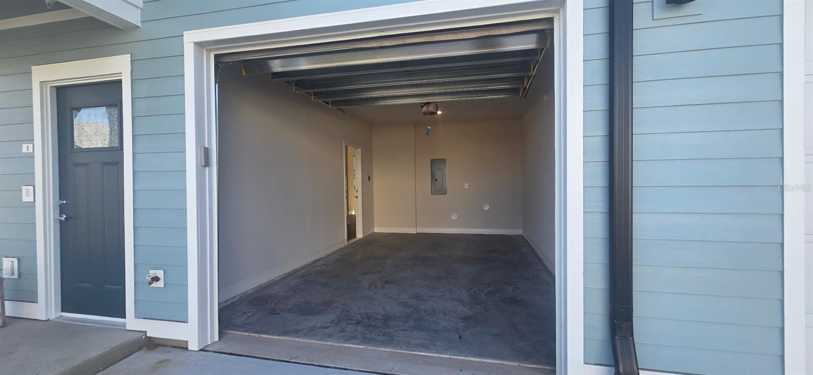 Image 2 of 30 For 1001 Caroline Street 1-01