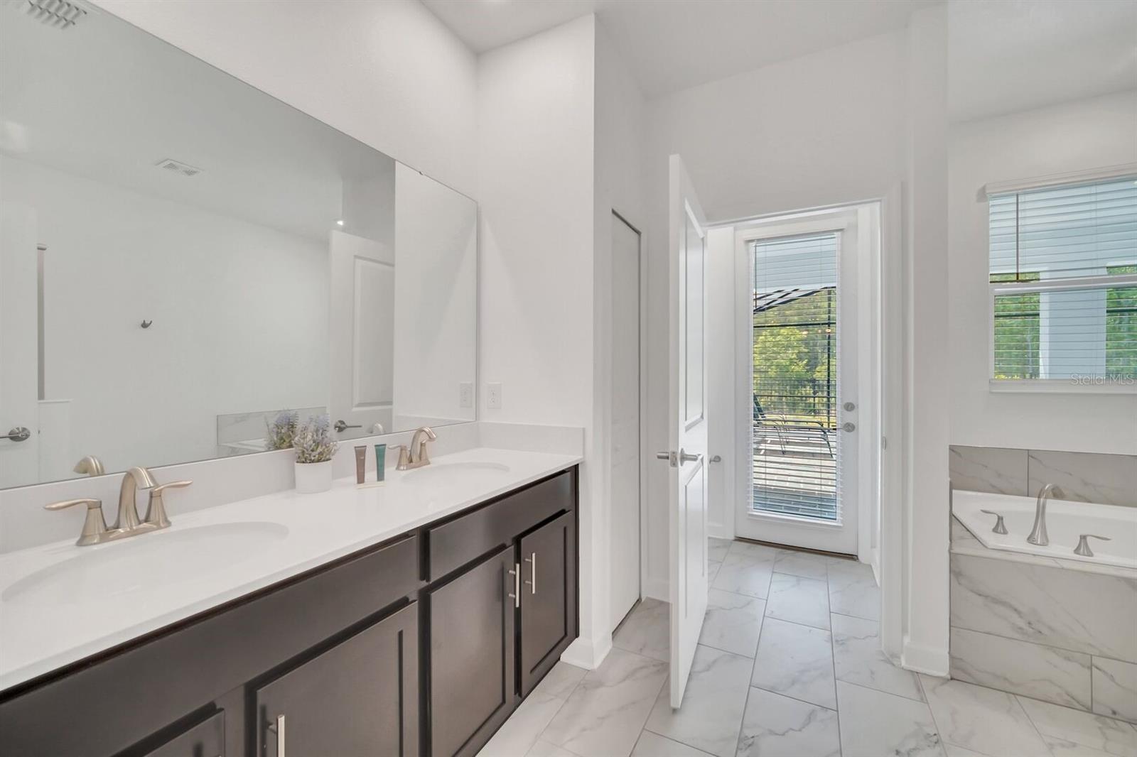 Image 43 of 72 For 2812 Simile Street