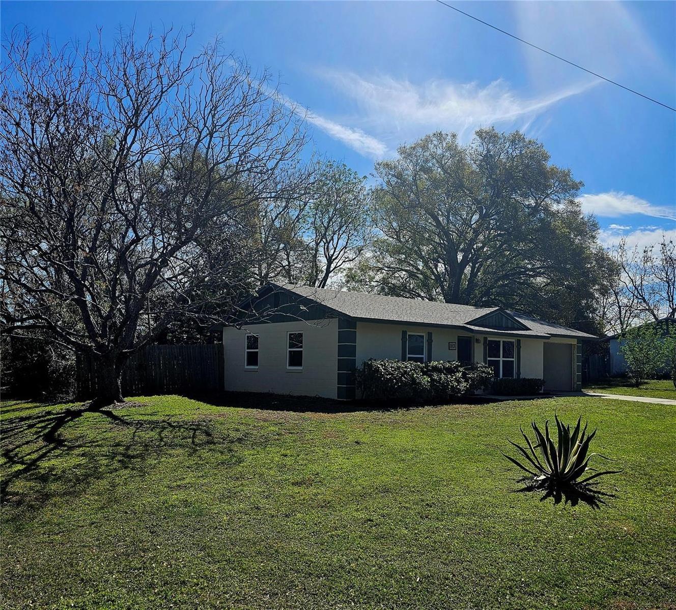 Image 16 of 18 For 913 Jacaranda Drive