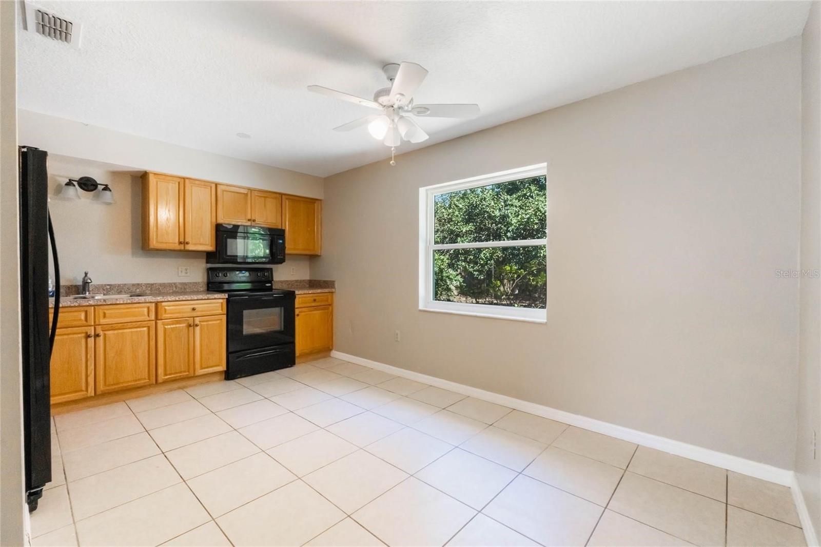 Image 6 of 18 For 913 Jacaranda Drive