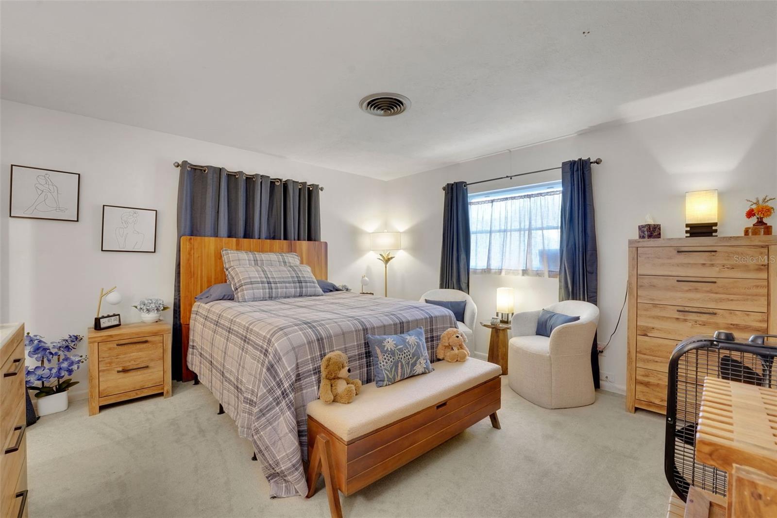 Image 27 of 63 For 7001 Skylane Drive