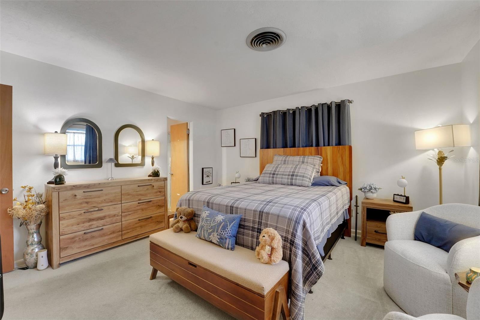 Image 28 of 63 For 7001 Skylane Drive