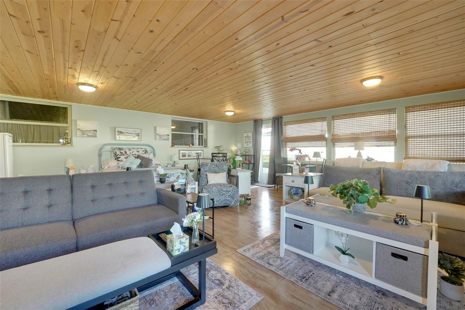 Image 5 of 63 For 7001 Skylane Drive