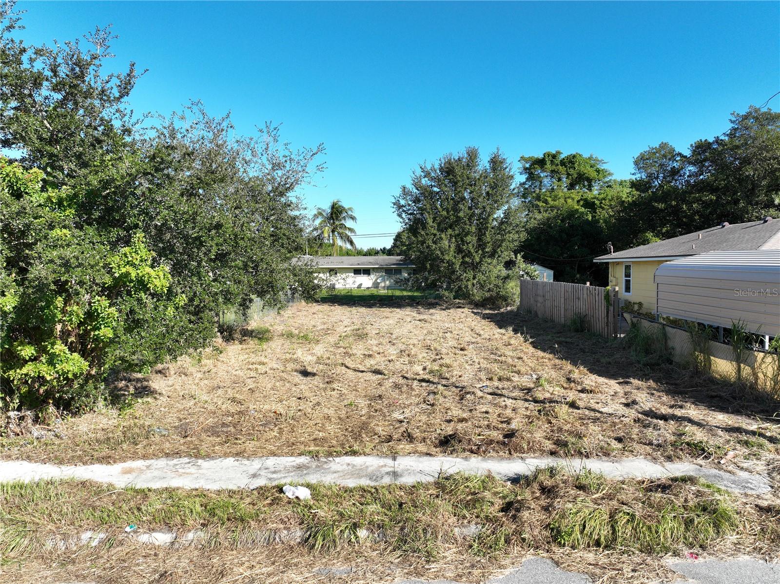 Image 6 of 23 For 478 Roosevelt Avenue