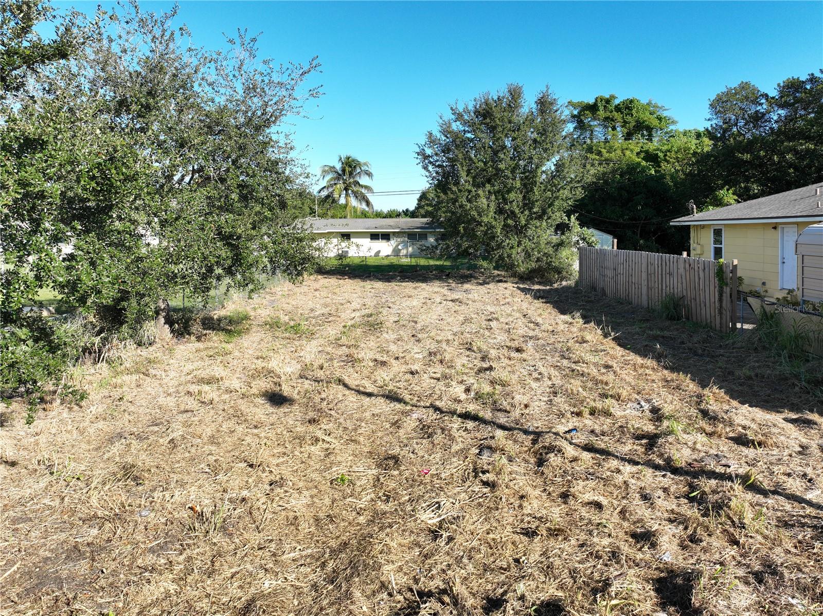 Image 8 of 23 For 478 Roosevelt Avenue