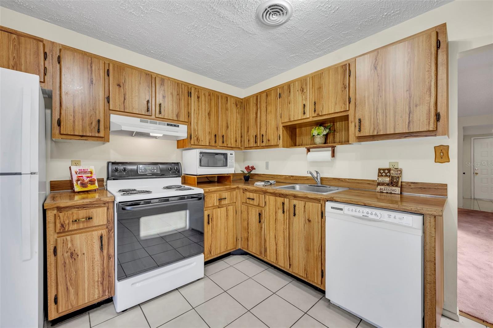 Image 12 of 28 For 984 Alicante Avenue