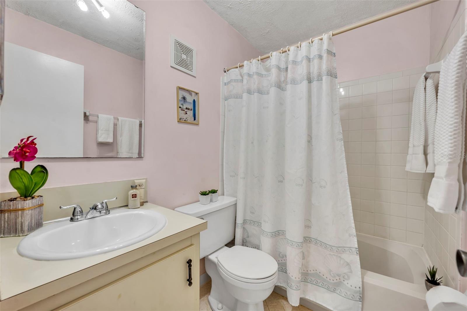 Image 19 of 28 For 984 Alicante Avenue