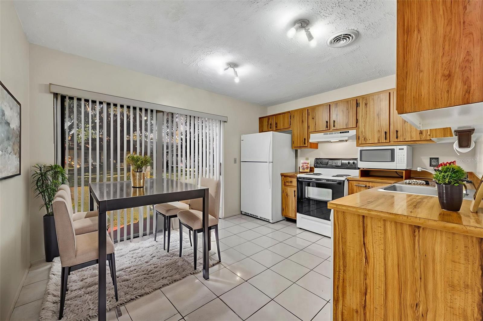 Image 5 of 28 For 984 Alicante Avenue