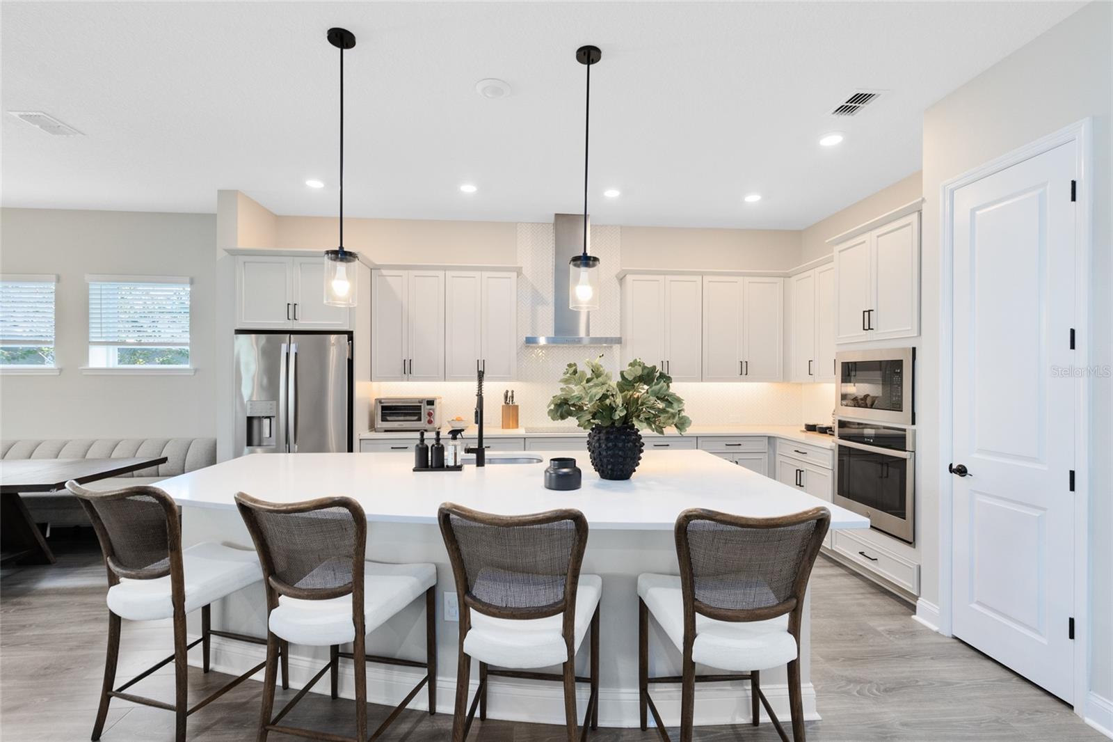 Image 2 of 50 For 8603 Dubochet Street