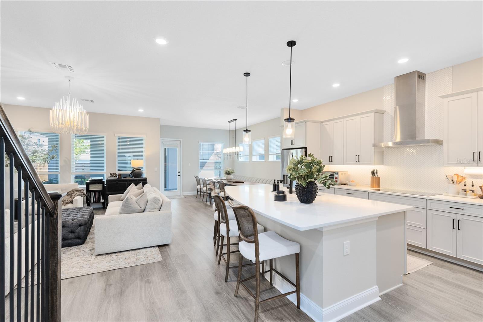 Image 3 of 50 For 8603 Dubochet Street