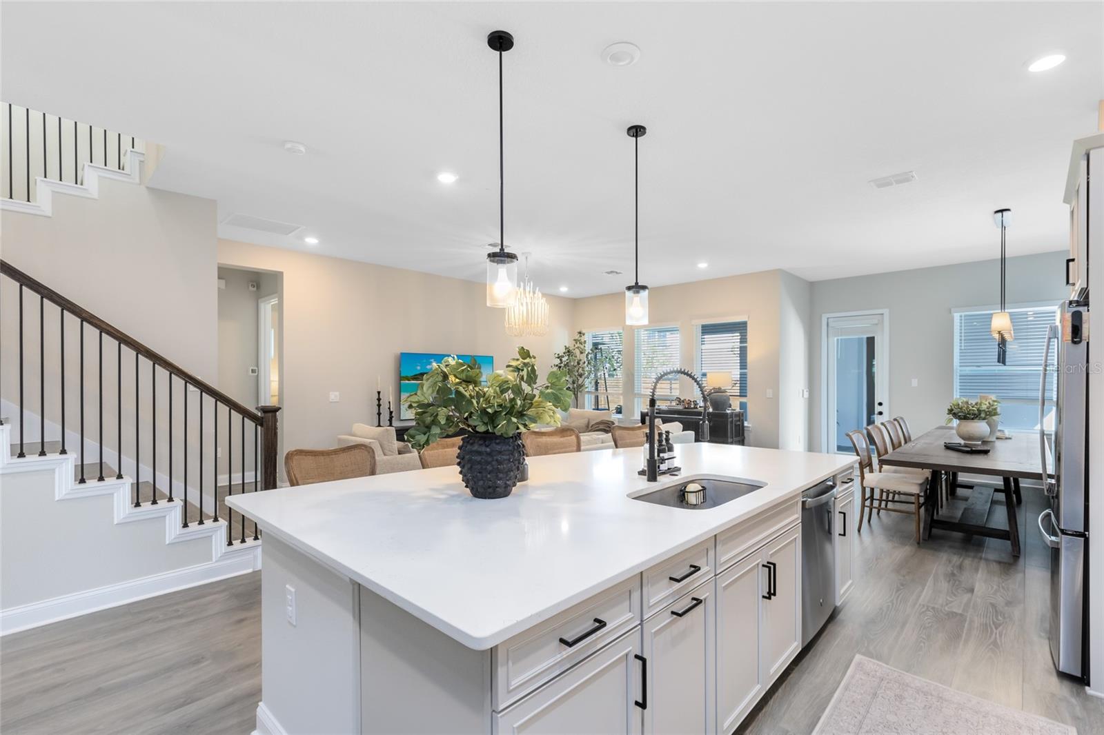 Image 5 of 50 For 8603 Dubochet Street