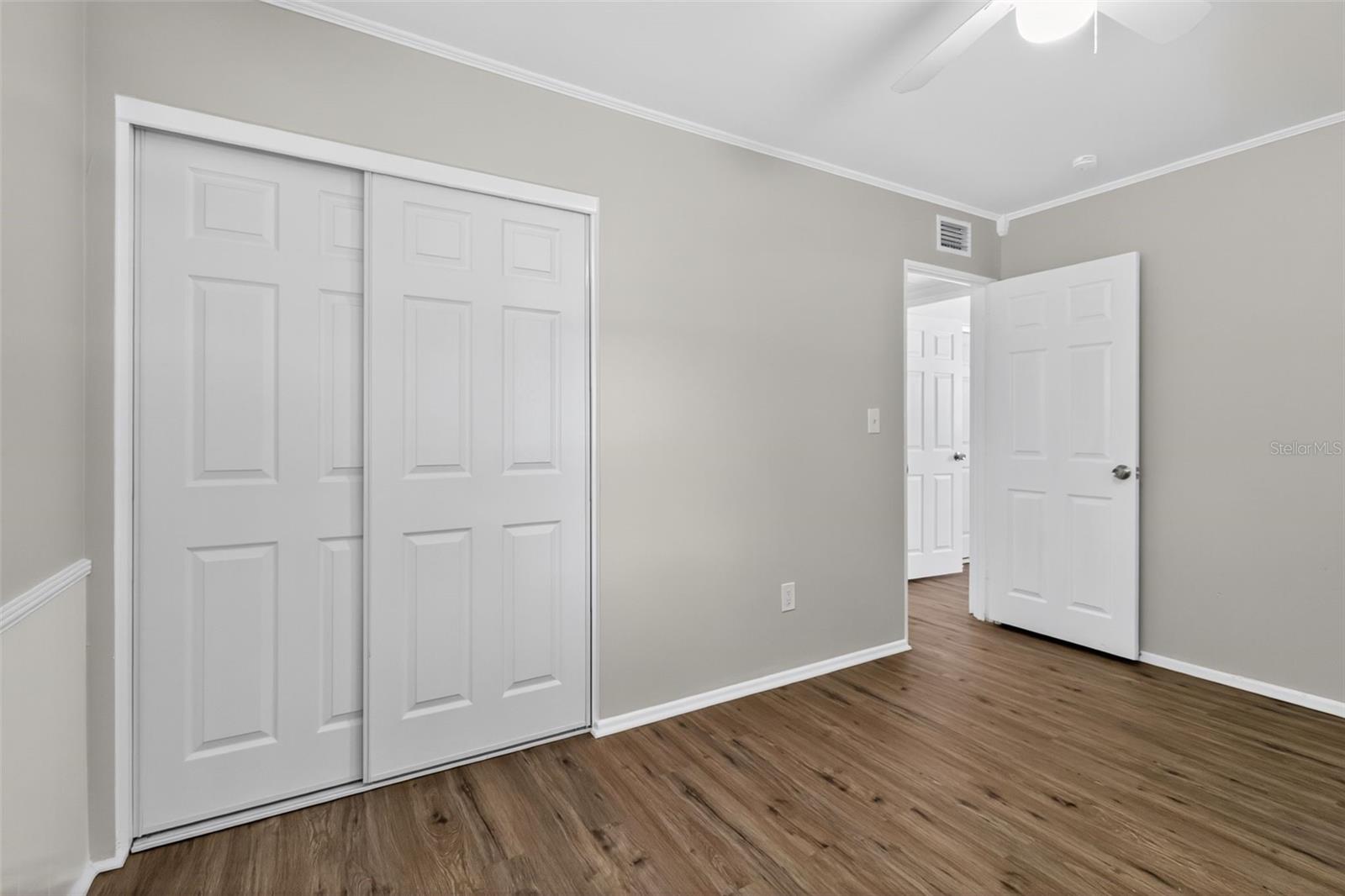 Image 19 of 25 For 1340 Overlea Street