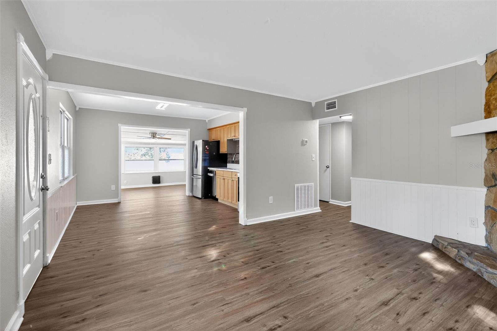 Image 3 of 25 For 1340 Overlea Street