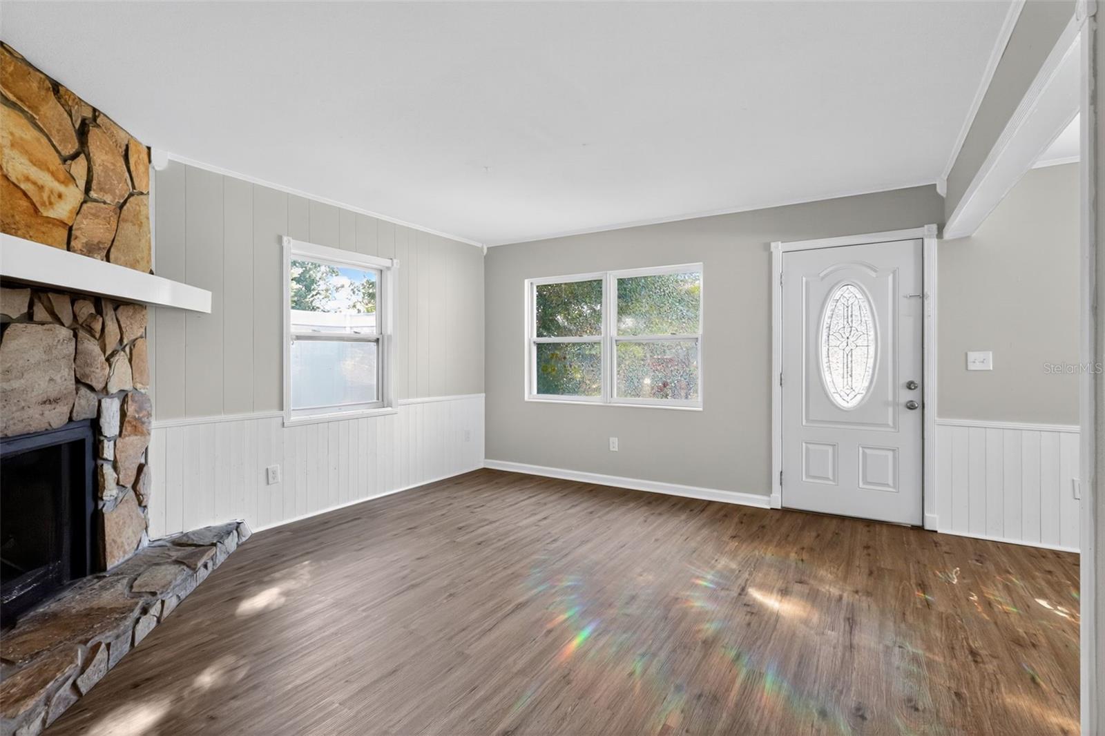 Image 5 of 25 For 1340 Overlea Street