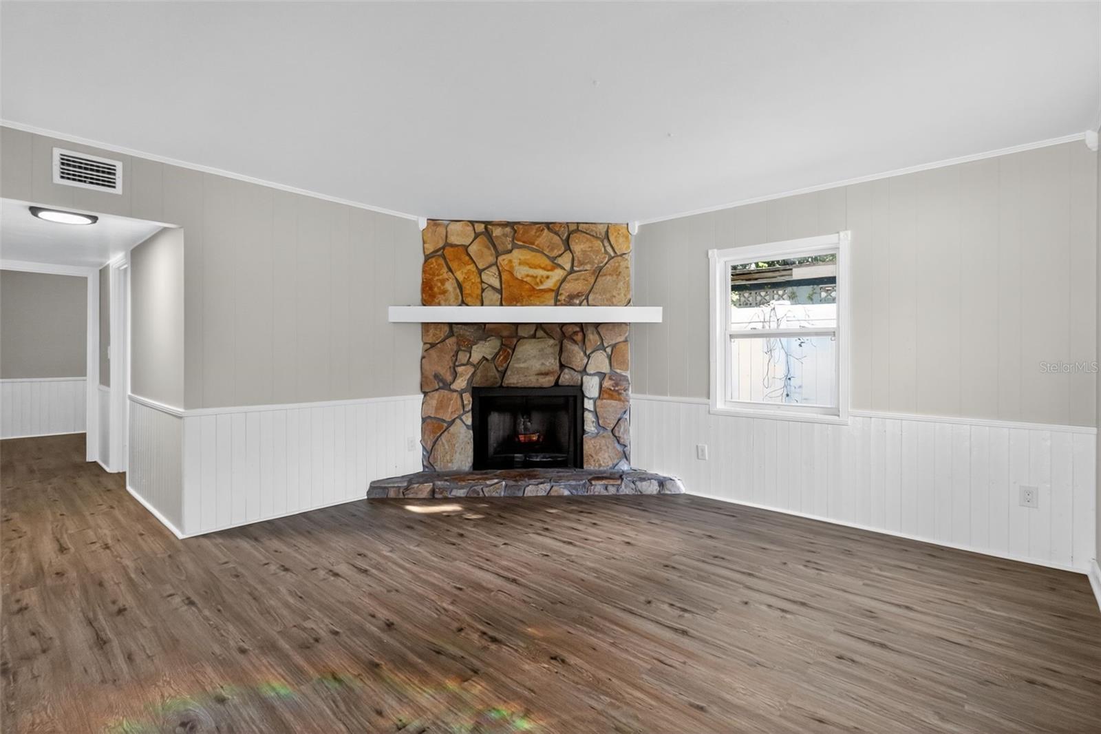 Image 6 of 25 For 1340 Overlea Street