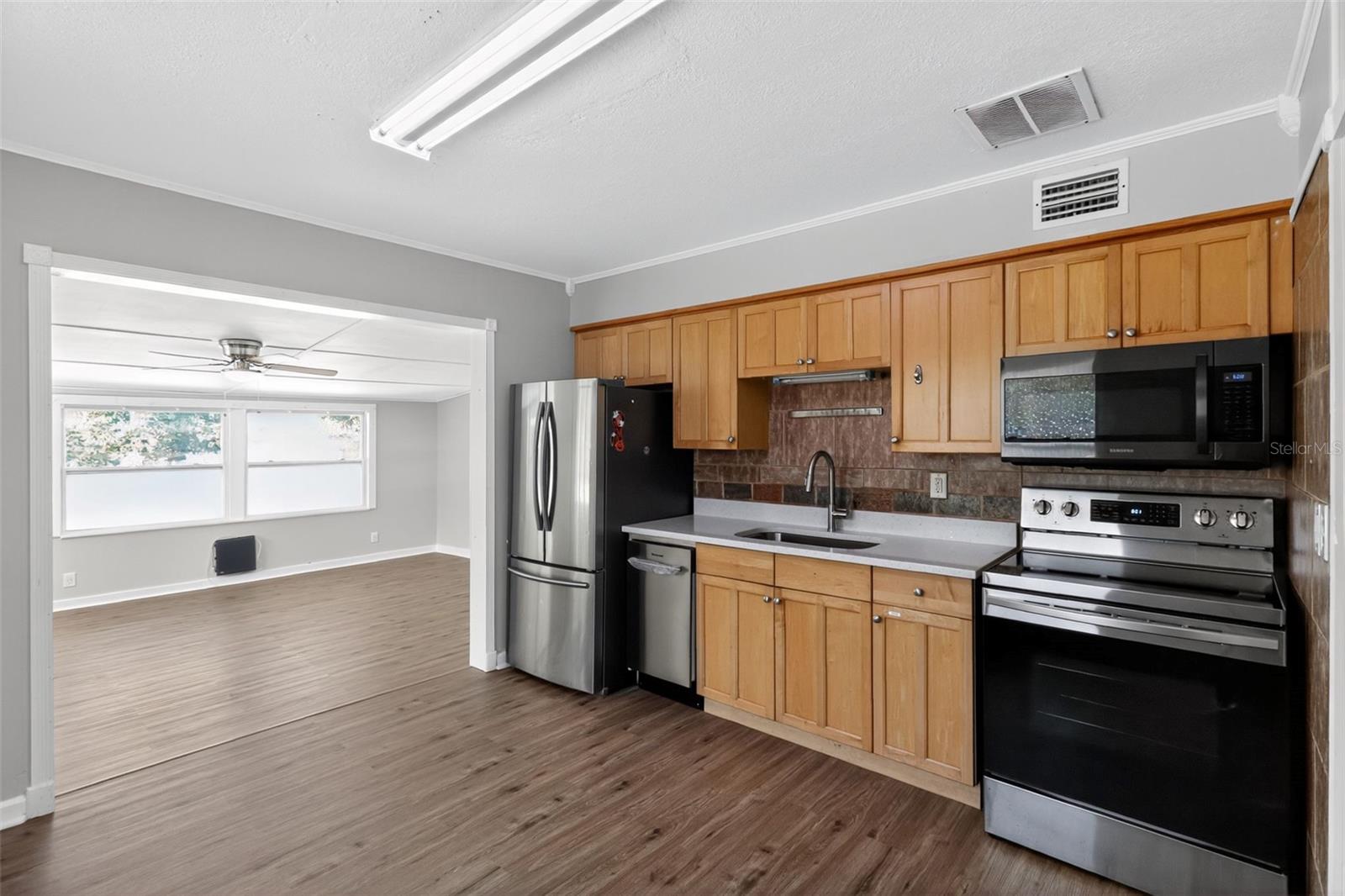 Image 8 of 25 For 1340 Overlea Street