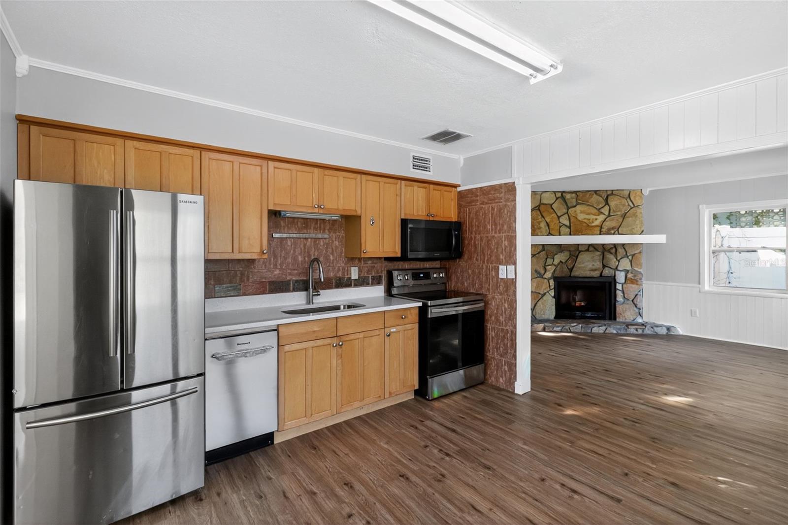 Image 9 of 25 For 1340 Overlea Street