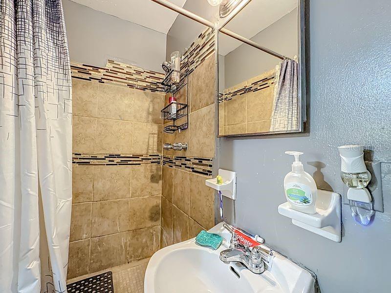 Image 11 of 16 For 1400 Sunridge Road