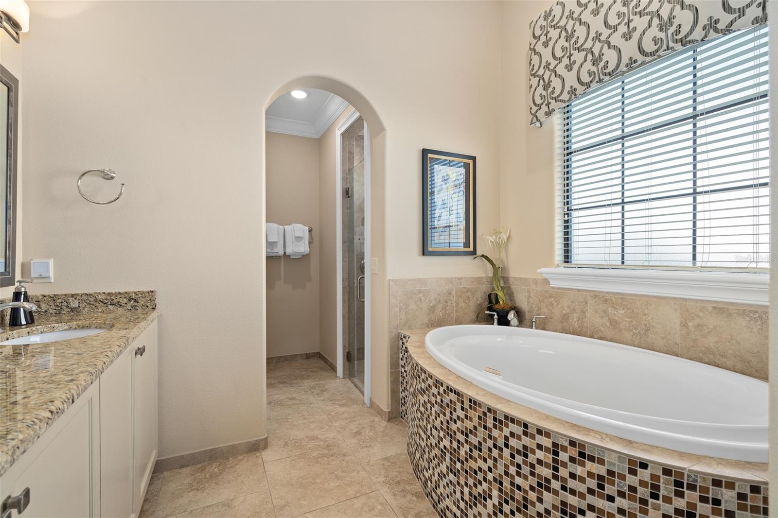 Image 42 of 100 For 415 Muirfield Loop