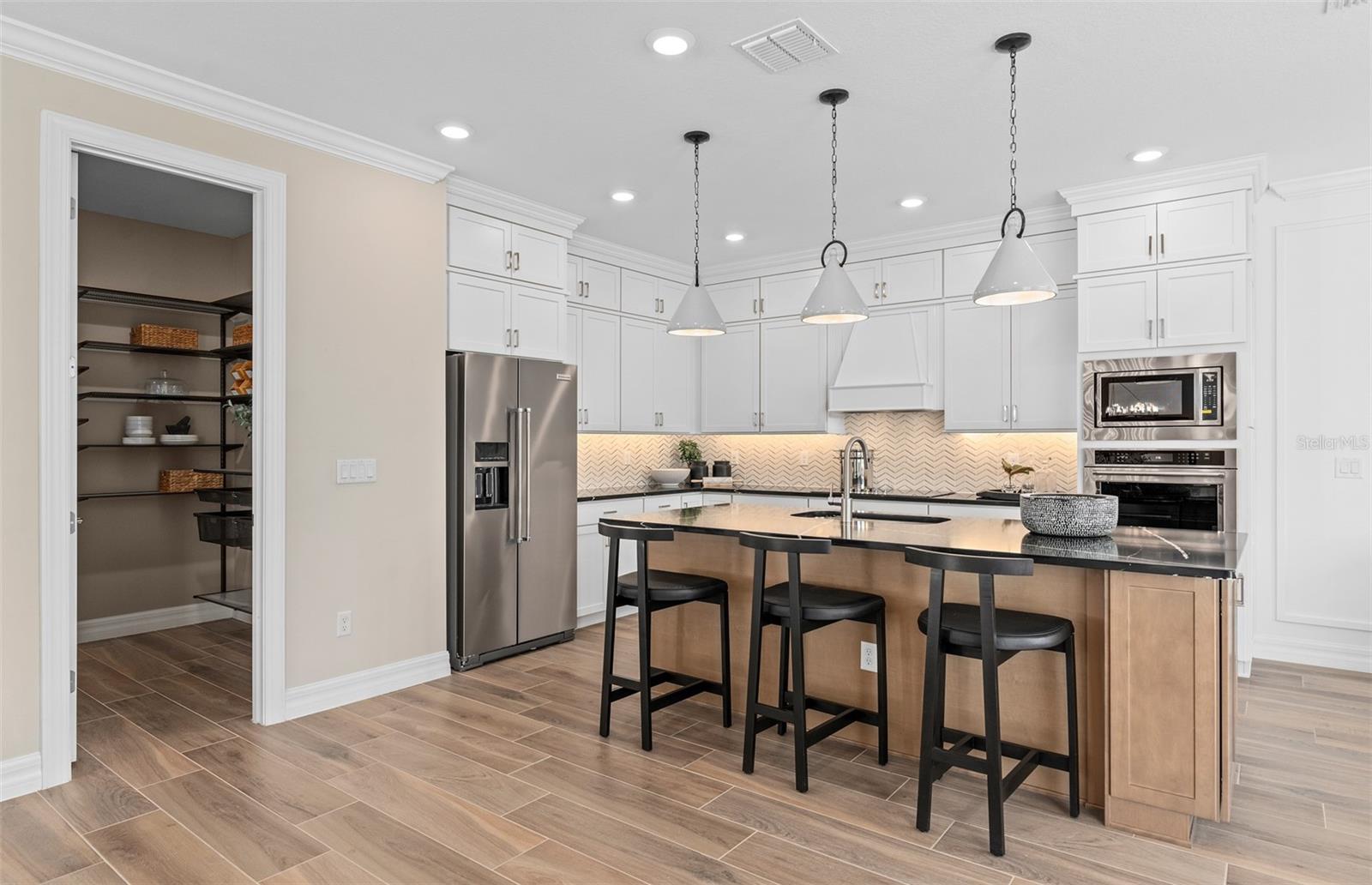 Image 18 of 43 For 6798 Willow View Avenue