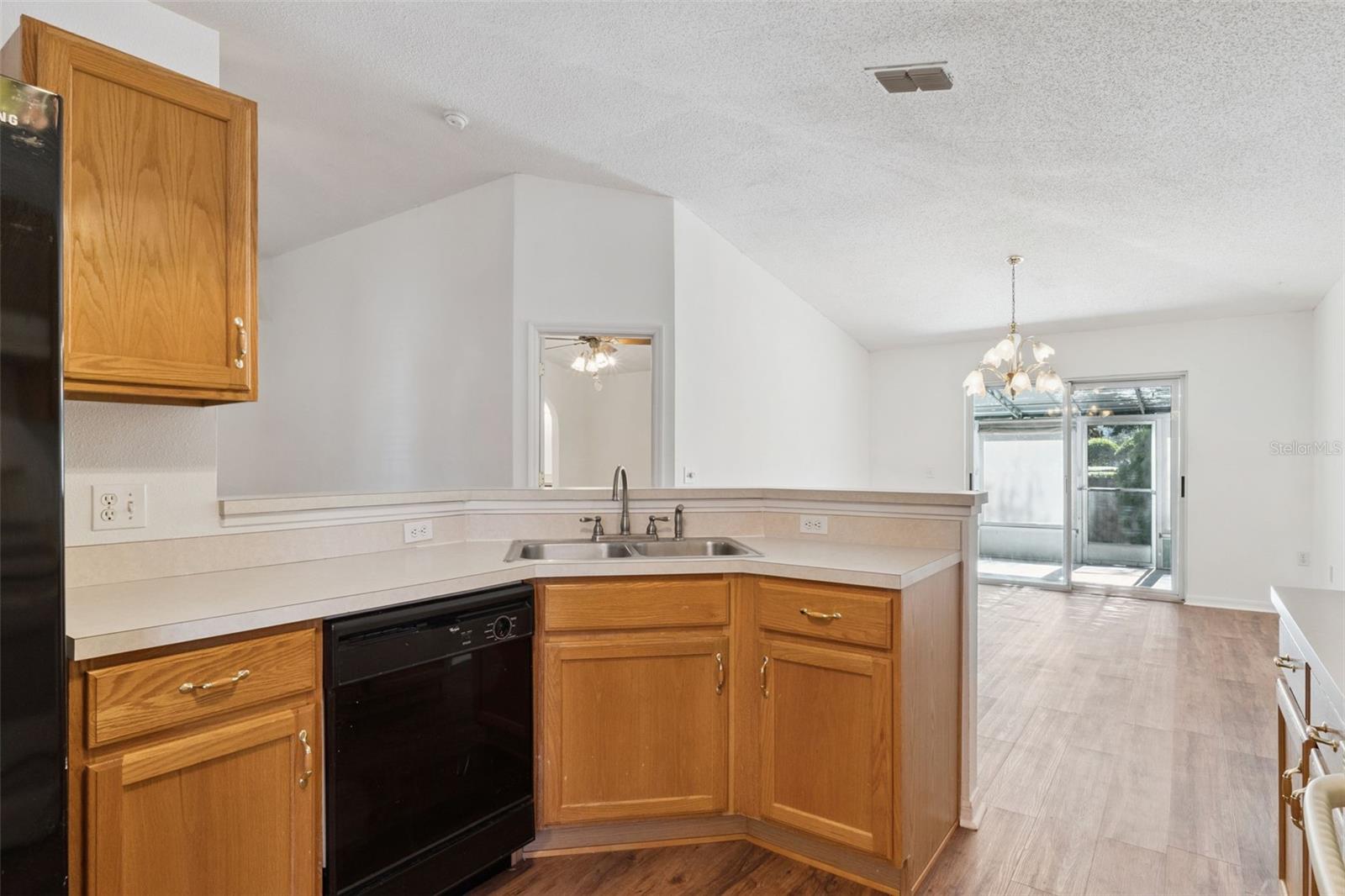 Image 14 of 41 For 446 Regal Downs Circle