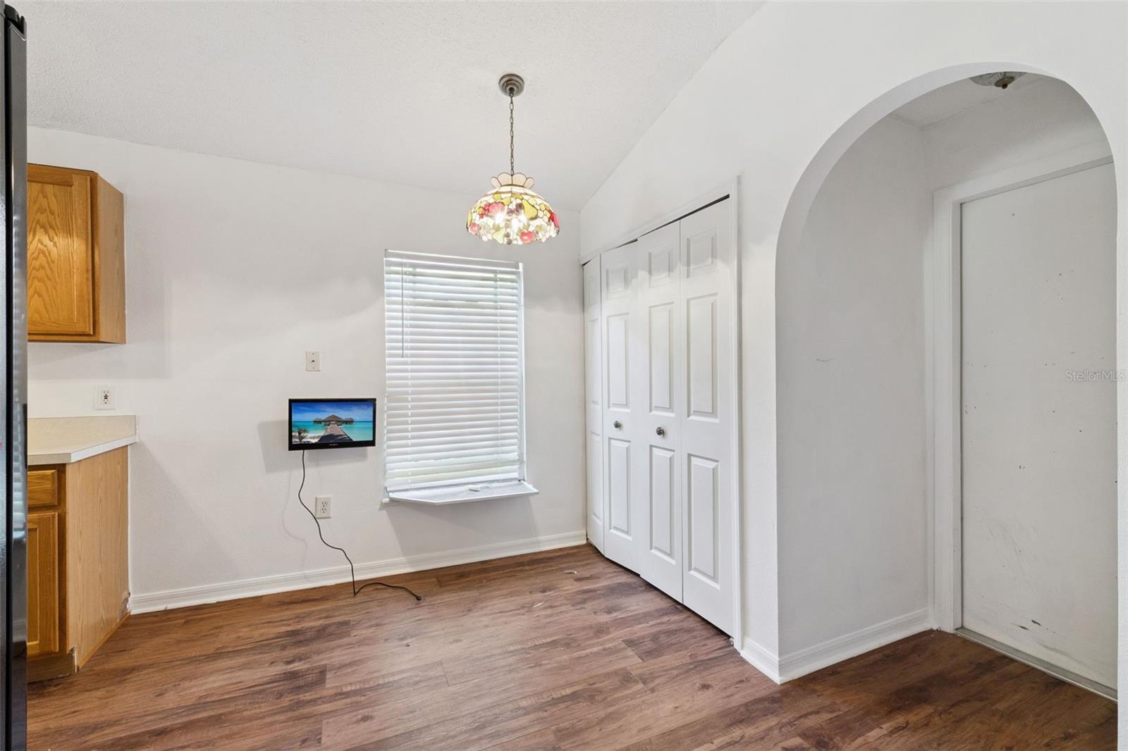 Image 17 of 41 For 446 Regal Downs Circle