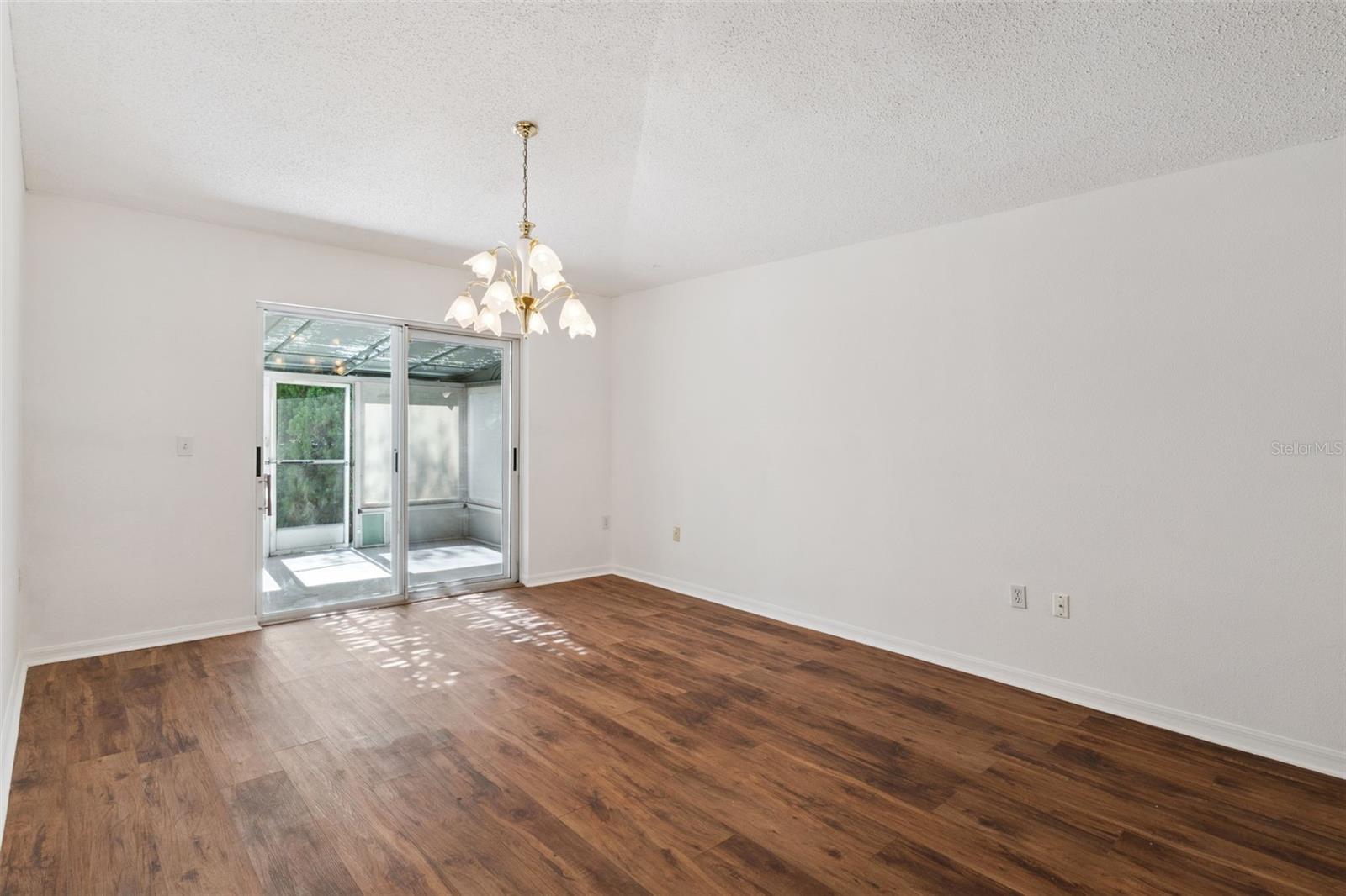 Image 18 of 41 For 446 Regal Downs Circle