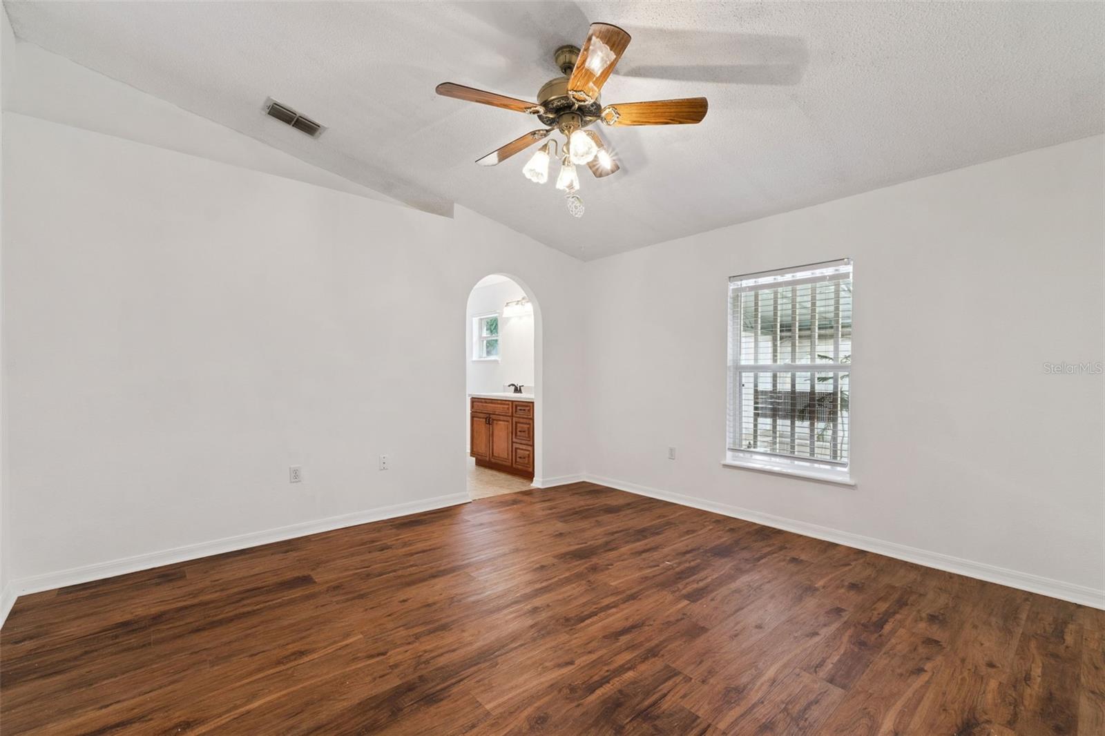 Image 20 of 41 For 446 Regal Downs Circle