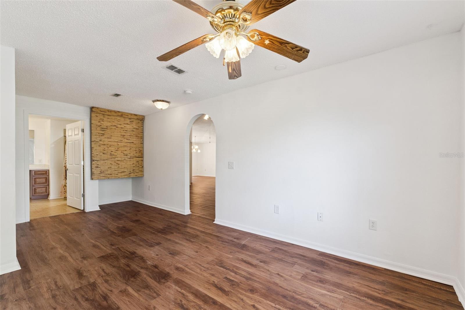 Image 24 of 41 For 446 Regal Downs Circle