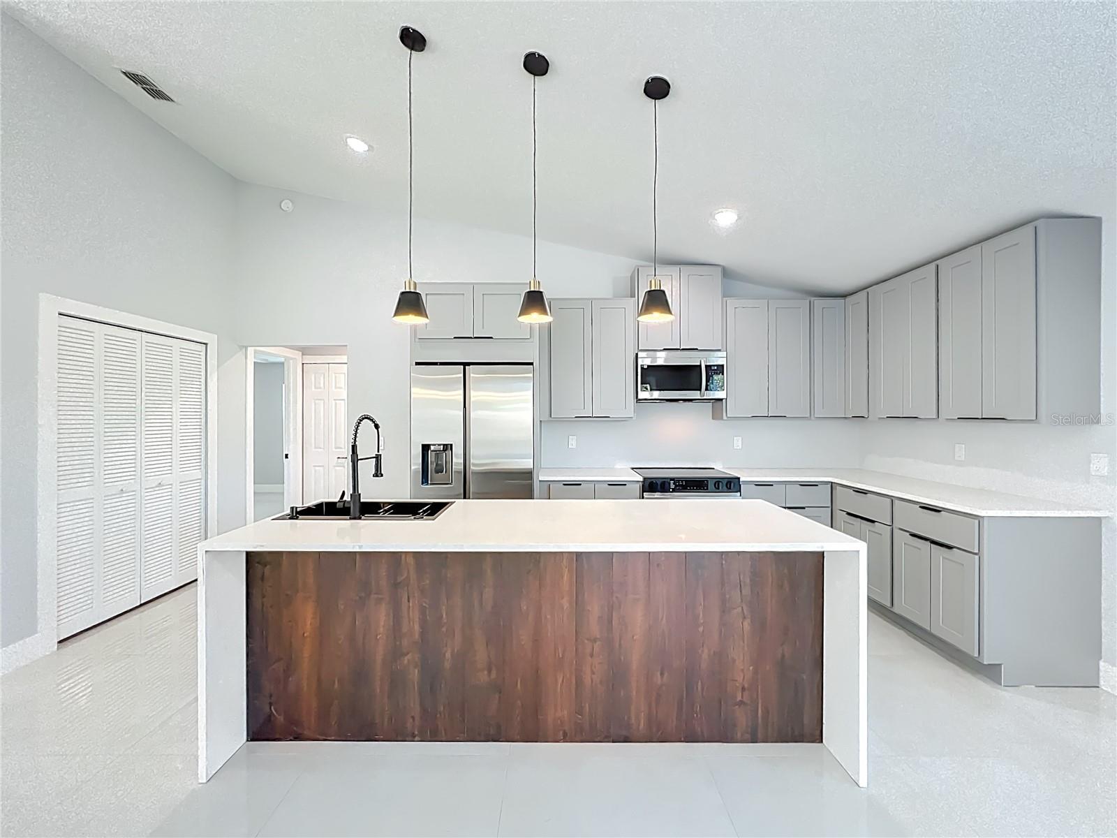 Image 10 of 70 For 1911 Academy Street Ne