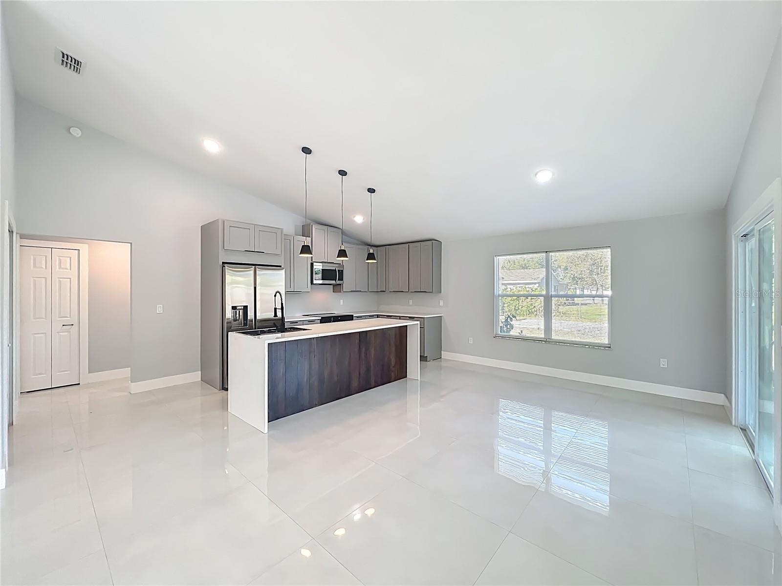 Image 4 of 70 For 1911 Academy Street Ne