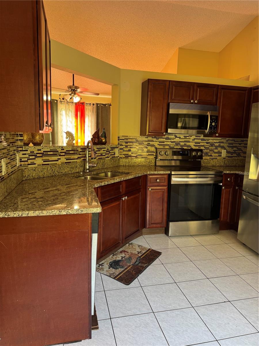 Image 17 of 36 For 1806 Peakview Court