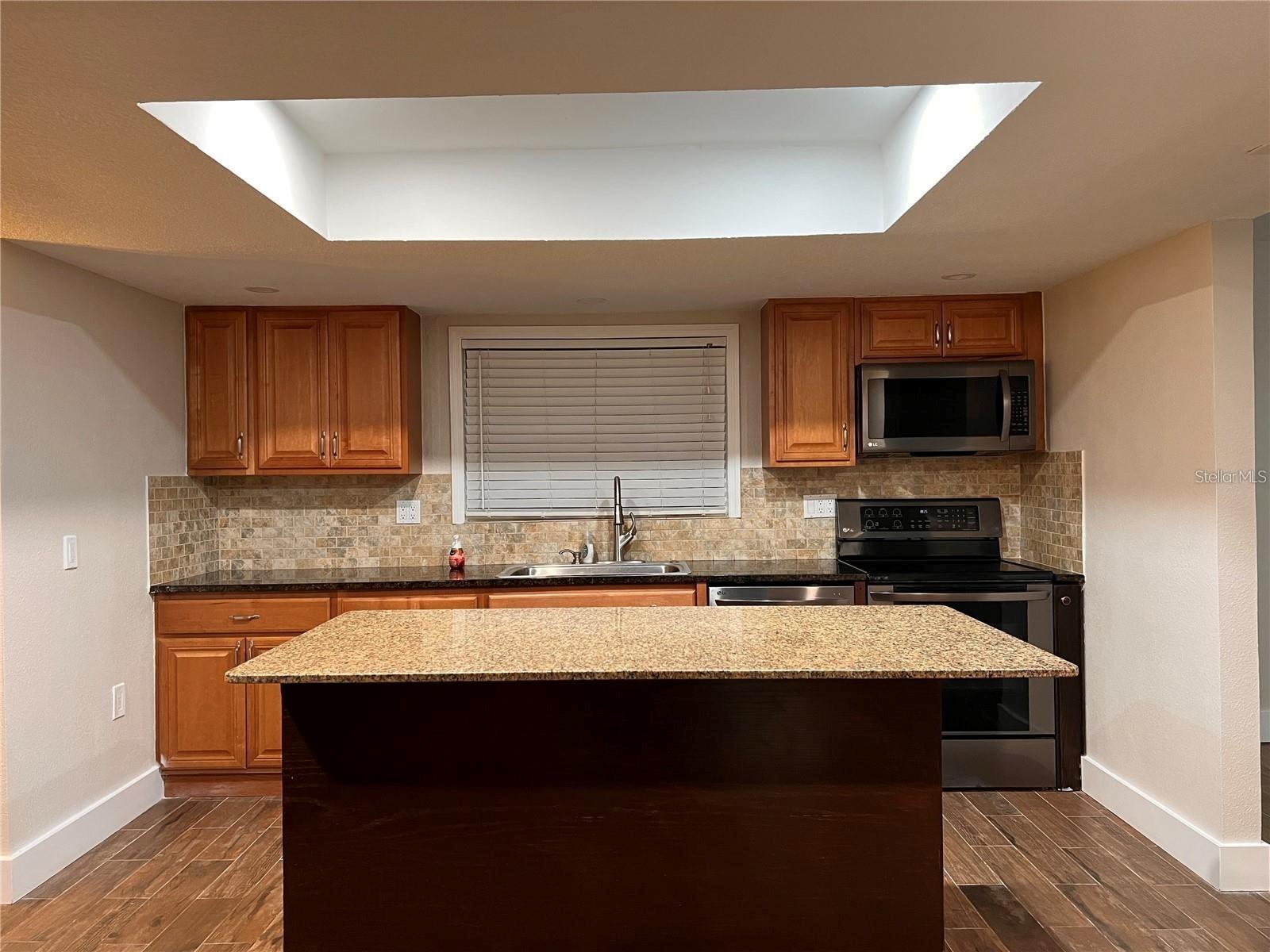 Image 3 of 19 For 14715 Bayonne Road