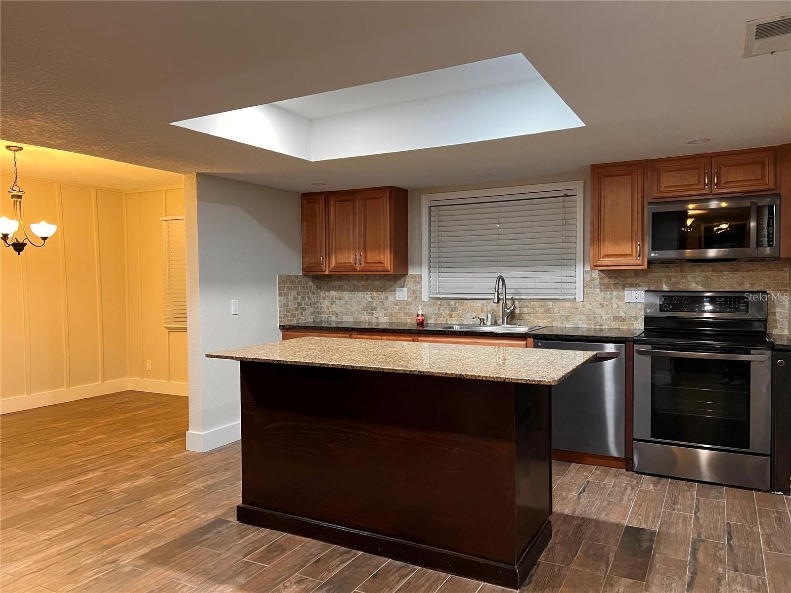 Image 4 of 19 For 14715 Bayonne Road