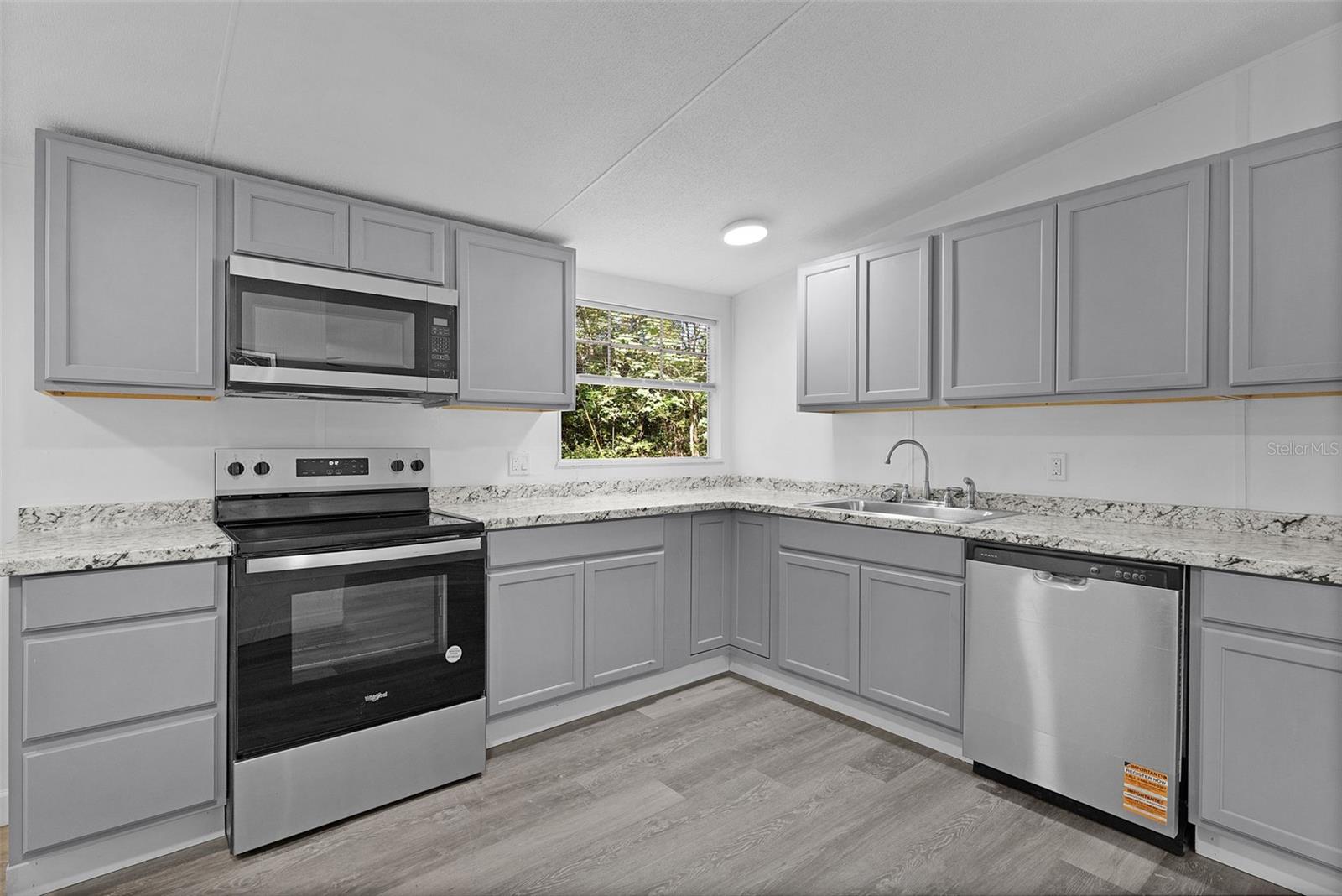 Image 14 of 47 For 16900 134th Avenue Road