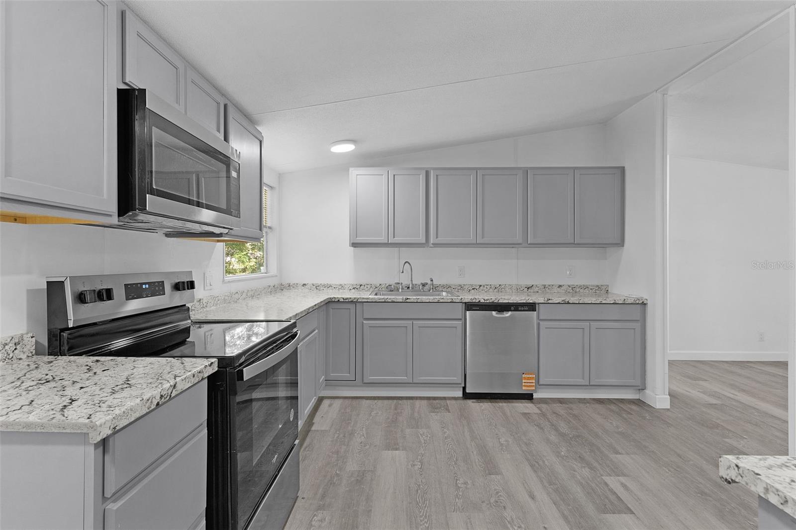 Image 18 of 47 For 16900 134th Avenue Road