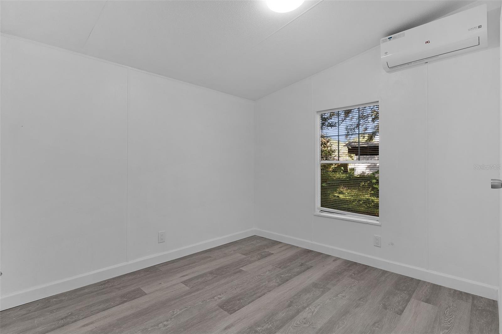 Image 23 of 47 For 16900 134th Avenue Road