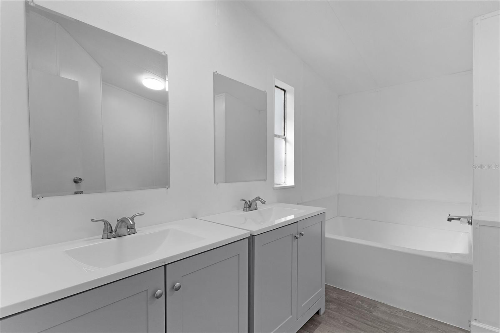 Image 28 of 47 For 16900 134th Avenue Road