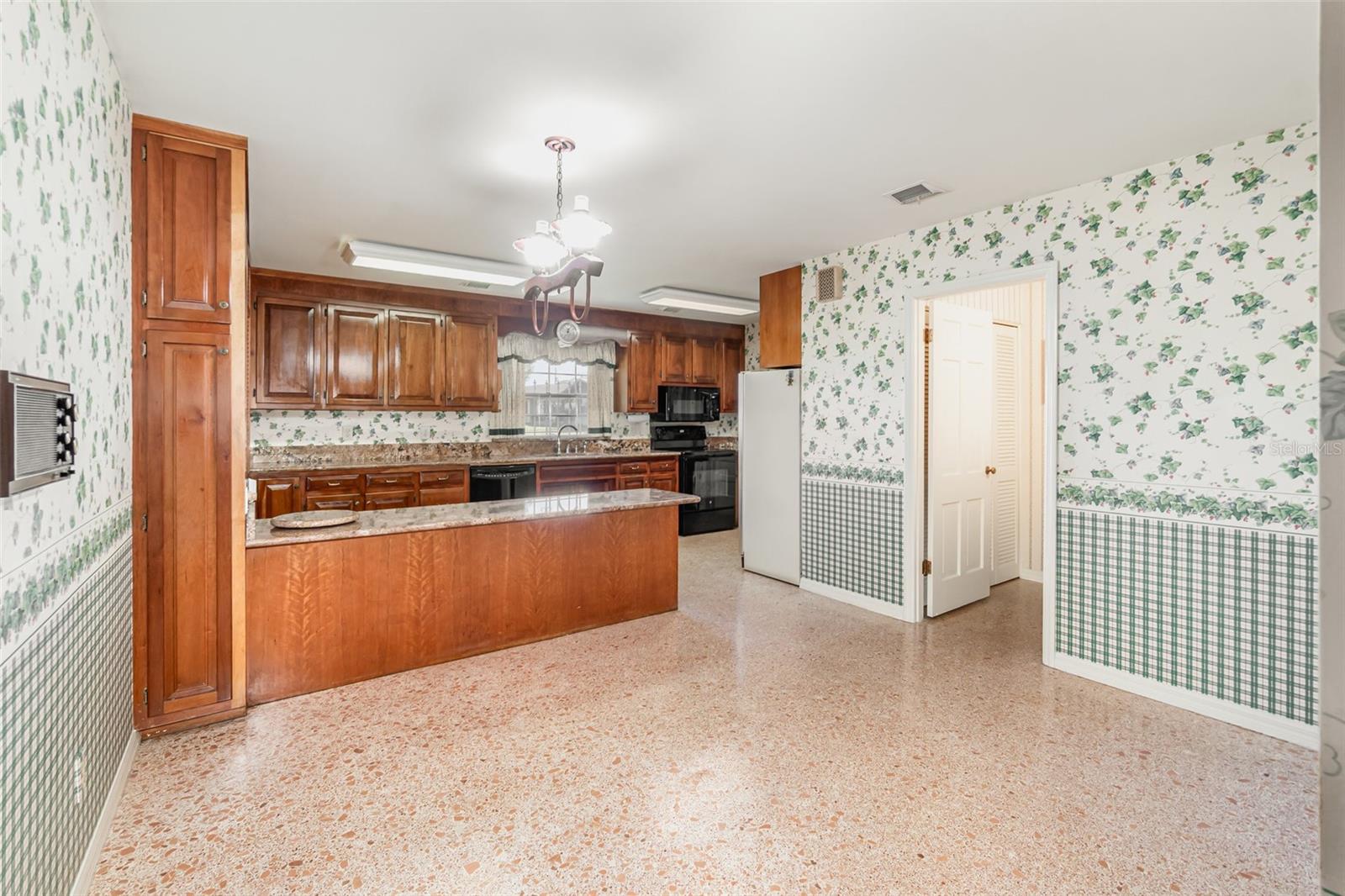 Image 14 of 42 For 300 Idyllwilde Drive