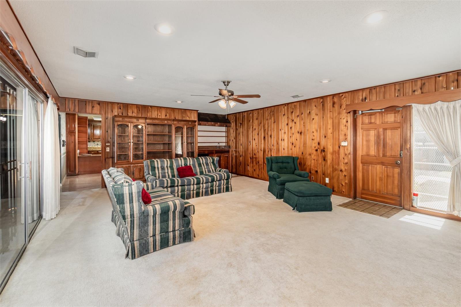 Image 18 of 42 For 300 Idyllwilde Drive