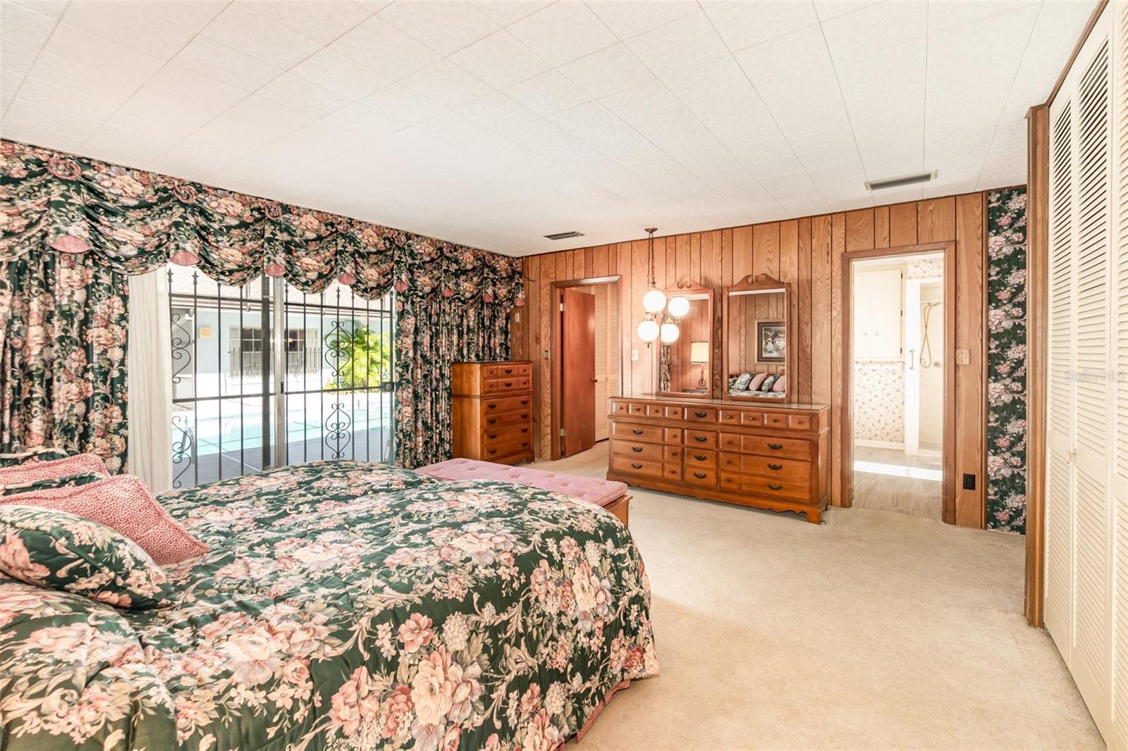 Image 19 of 42 For 300 Idyllwilde Drive