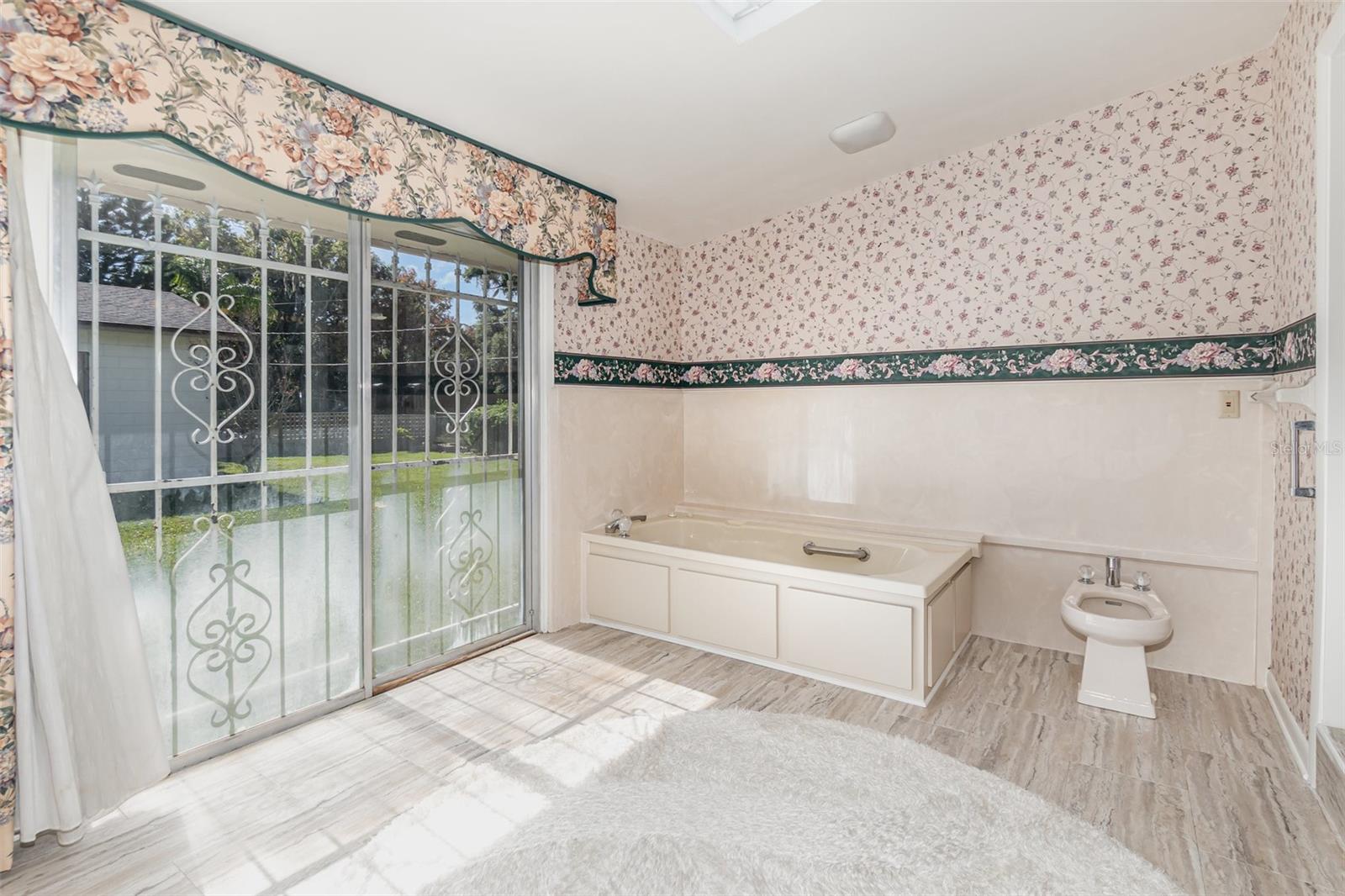 Image 23 of 42 For 300 Idyllwilde Drive