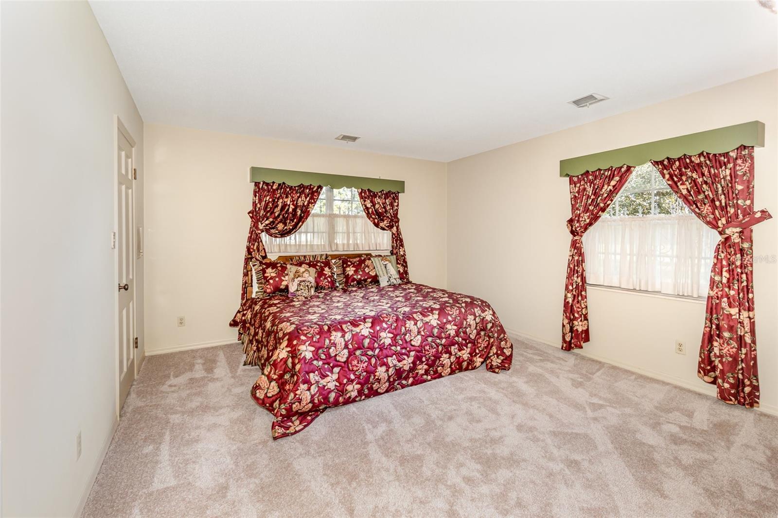 Image 28 of 42 For 300 Idyllwilde Drive