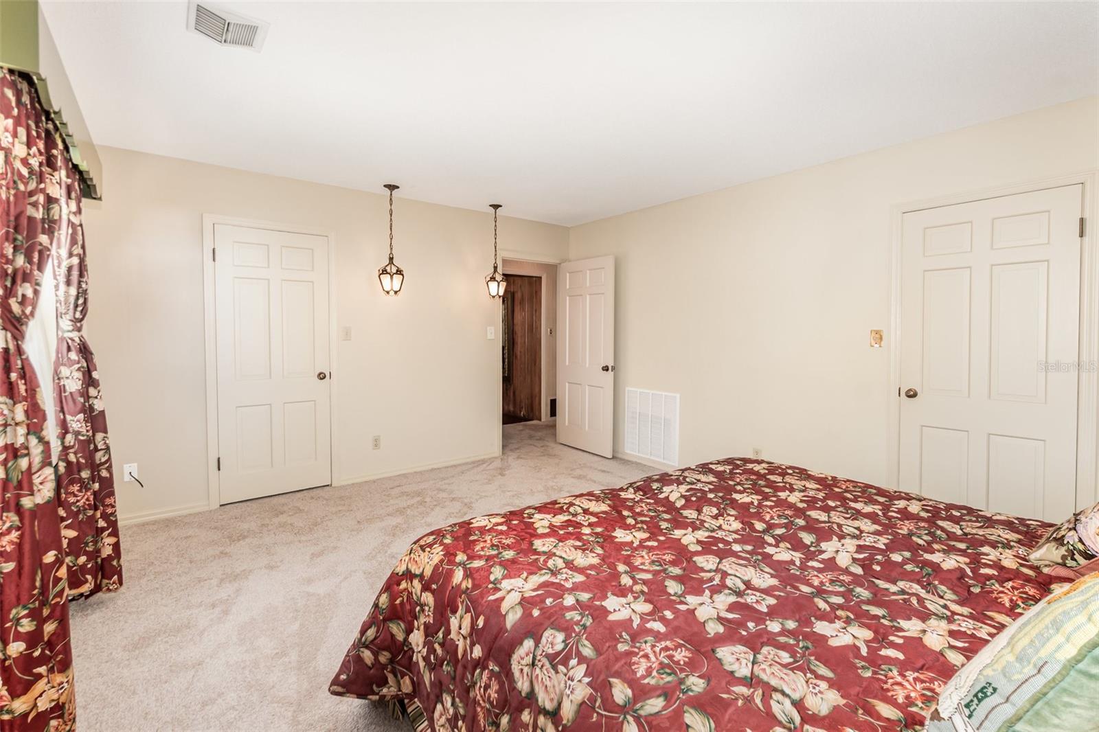 Image 29 of 42 For 300 Idyllwilde Drive