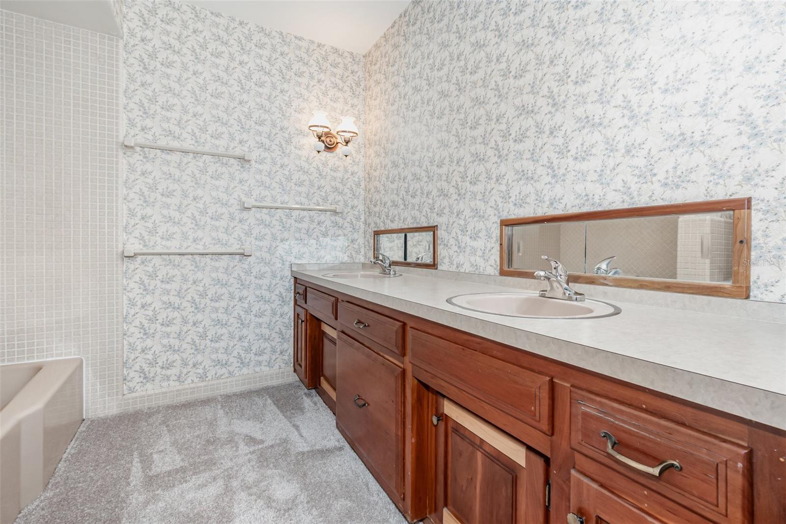 Image 32 of 42 For 300 Idyllwilde Drive