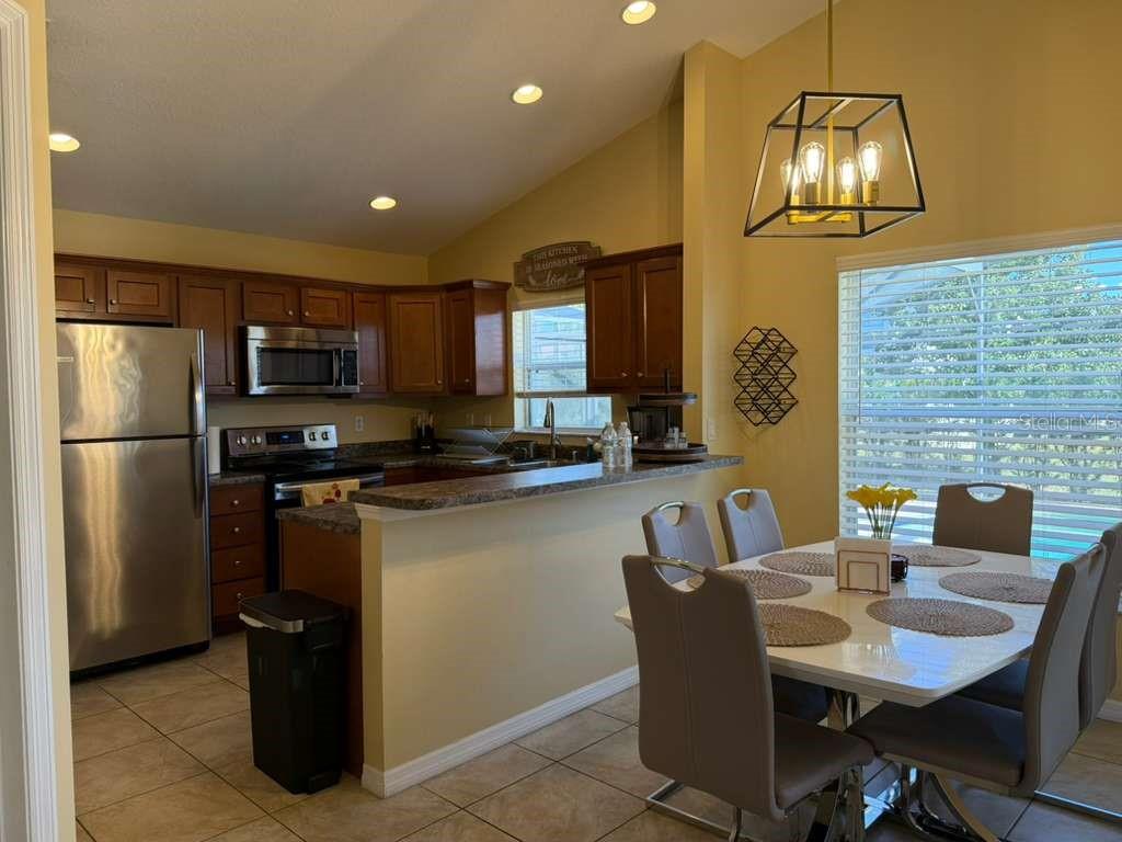 Image 10 of 17 For 328 Robin Road