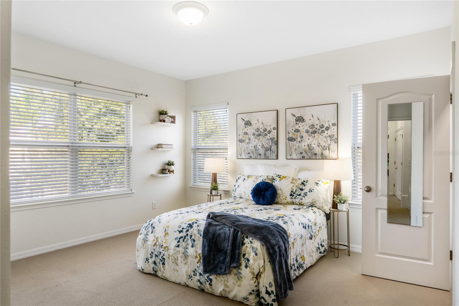 Image 18 of 41 For 955 Belles Ferry Loop