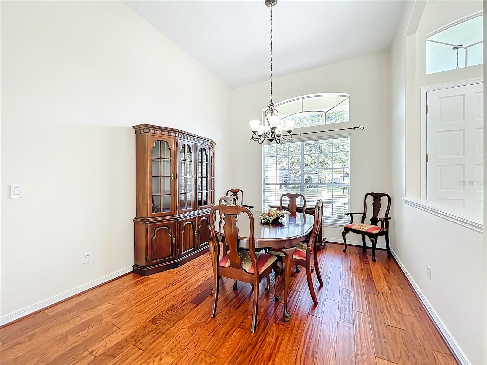 Image 11 of 60 For 1821 Carillon Park Drive