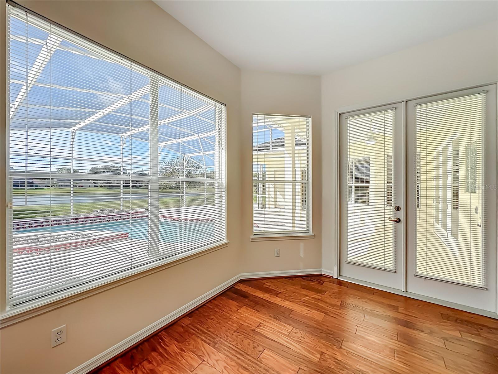 Image 28 of 60 For 1821 Carillon Park Drive