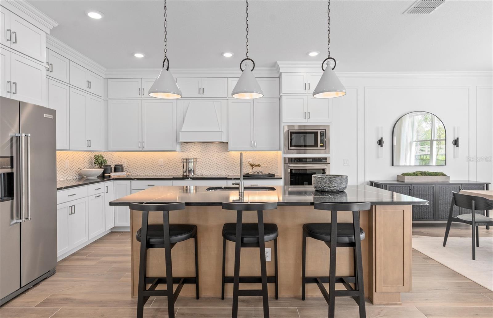 Image 16 of 43 For 9944 Leafy Oak Street